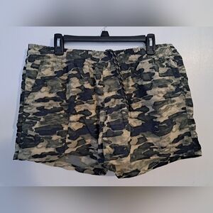 Womens Columbia Back cast shorts 4" size xl